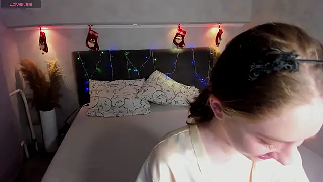 Snapshot of Camilla_Kelly chatting on December 16, 2025, 1:21 am Camilla Kelly online show from December 16, 2025, 1:21 am