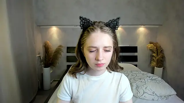 Snapshot of Camilla_Kelly chatting on October 8, 2025, 1:07 am Camilla Kelly online show from October 8, 2025, 1:07 am