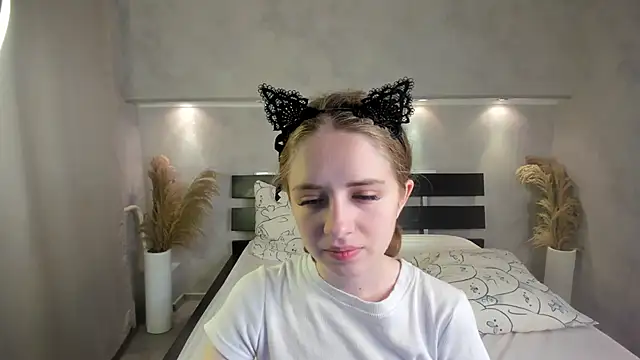 Snapshot of Camilla_Kelly chatting on October 11, 2025, 1:06 am Camilla Kelly online show from October 11, 2025, 1:06 am