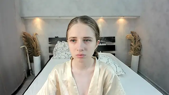 Snapshot of Camilla_Kelly chatting on October 31, 2025, 1:13 am Camilla Kelly online show from October 31, 2025, 1:13 am