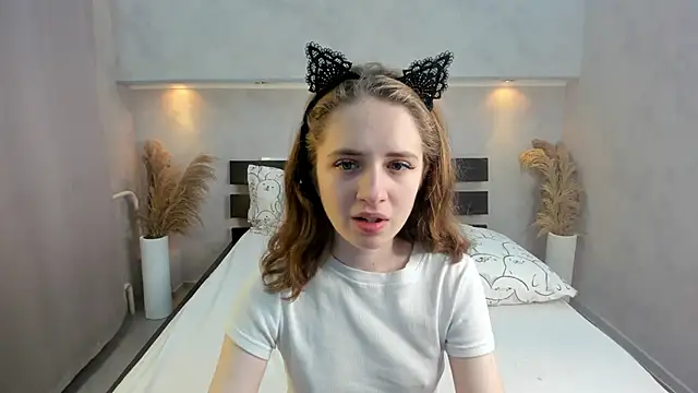 Snapshot of Camilla_Kelly chatting on October 13, 2025, 1:07 am Camilla Kelly online show from October 13, 2025, 1:07 am