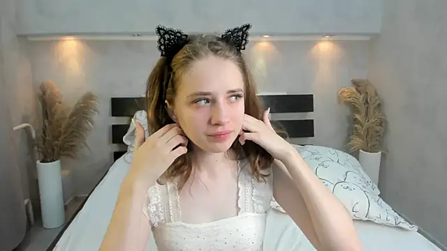 Snapshot of Camilla_Kelly chatting on October 15, 2025, 1:15 am Camilla Kelly online show from October 15, 2025, 1:15 am