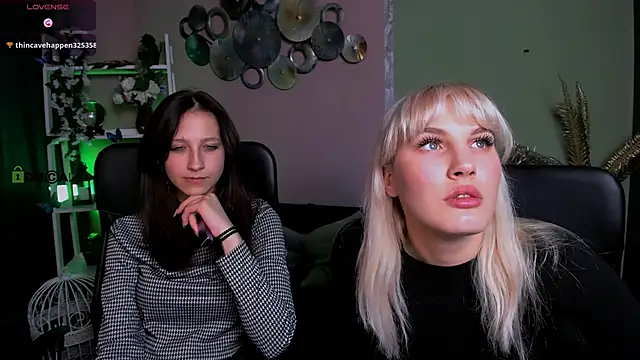 Snapshot of lau_ra_queen chatting on November 13, 2025, 9:08 pm lau ra queen online show from November 13, 2025, 9:08 pm