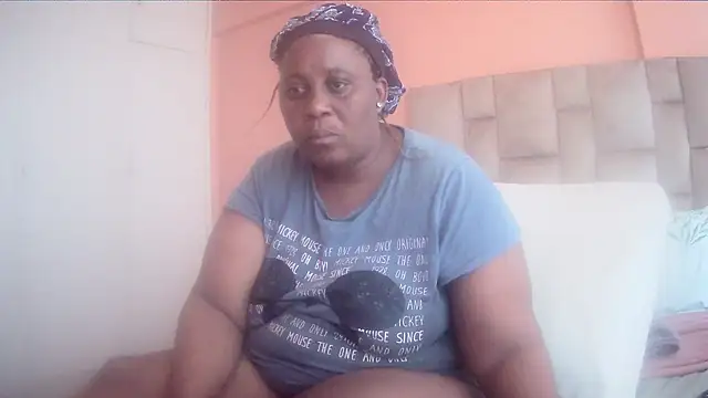 Snapshot of HUGEASSXXXXX chatting on April 15, 2026, 6:52 am HUGEASSXXXXX online show from April 15, 2026, 6:52 am