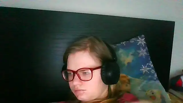 Moonolighta online show from November 4, 2025, 10:30 am