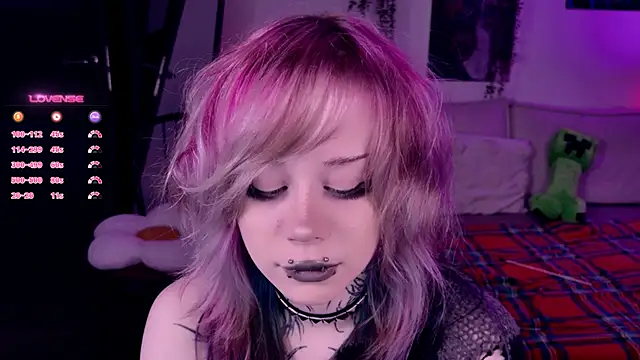 Lollyshy online show from November 7, 2025, 10:31 am