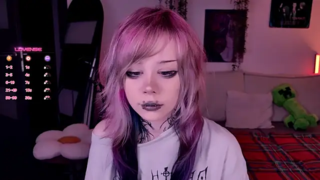 Lollyshy online show from November 6, 2025, 10:41 am