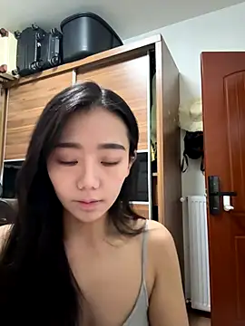 jiajia L online show from November 12, 2025, 2:21 pm