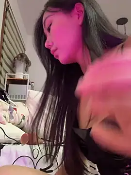 jiajia L online show from November 17, 2025, 2:32 pm