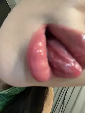 jiajia L online show from March 29, 2026, 11:23 am