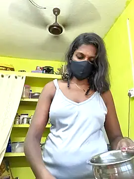 Snapshot of Honey_rosetamil chatting on May 5, 2026, 7:22 am Honey rosetamil online show from May 5, 2026, 7:22 am