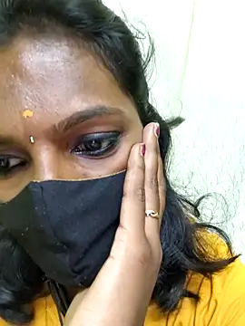 Snapshot of Honey_rosetamil chatting on May 4, 2026, 6:33 pm Honey rosetamil online show from May 4, 2026, 6:33 pm