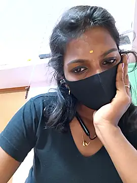 Snapshot of Honey_rosetamil chatting on May 18, 2026, 8:02 pm Honey rosetamil online show from May 18, 2026, 8:02 pm