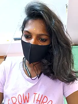 Snapshot of Honey_rosetamil chatting on May 18, 2026, 7:46 am Honey rosetamil online show from May 18, 2026, 7:46 am