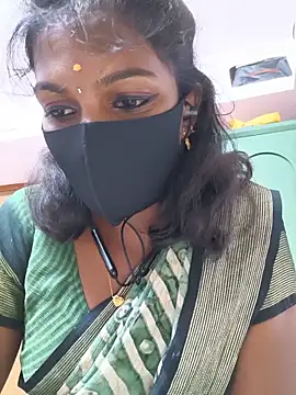 Snapshot of Honey_rosetamil chatting on May 17, 2026, 6:19 pm Honey rosetamil online show from May 17, 2026, 6:19 pm