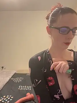 Snapshot of NaughtyLittleLouise chatting on November 23, 2025, 10:53 pm NaughtyLittleLouise online show from November 23, 2025, 10:53 pm