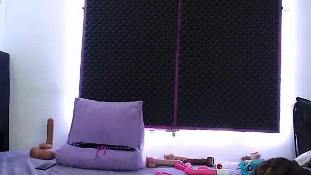 Snapshot of karlamoon23 chatting on October 25, 2025, 1:12 pm karlamoon23 online show from October 25, 2025, 1:12 pm