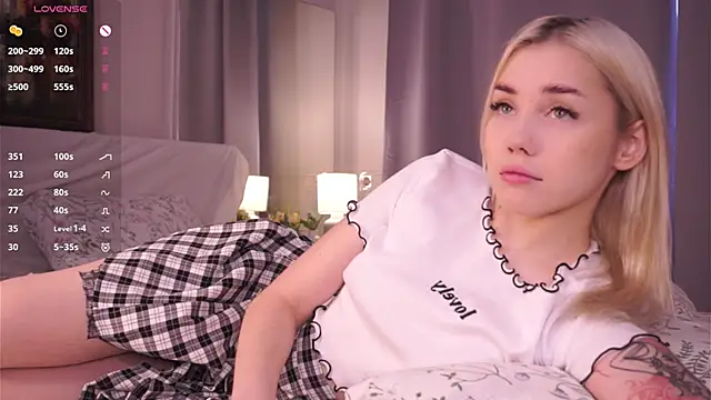 LilianBenskin online show from December 19, 2025, 6:16 am