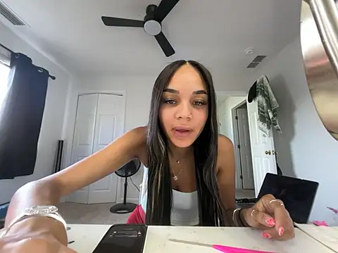 Snapshot of princessplayroom chatting on June 4, 2026, 10:36 pm princessplayroom online show from June 4, 2026, 10:36 pm