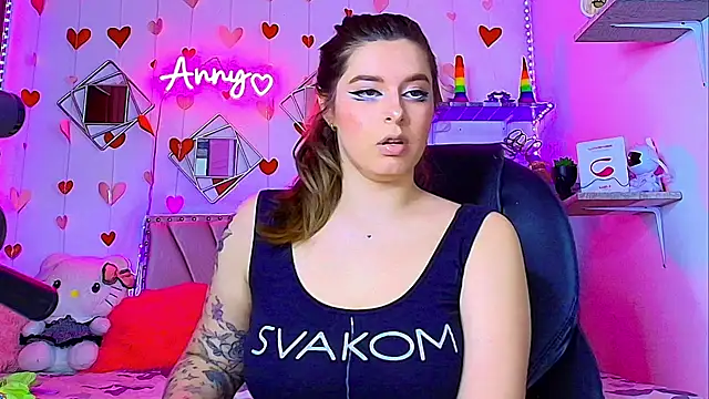 Snapshot of Anny_Hurtado chatting on October 18, 2025, 8:16 am Anny Hurtado online show from October 18, 2025, 8:16 am