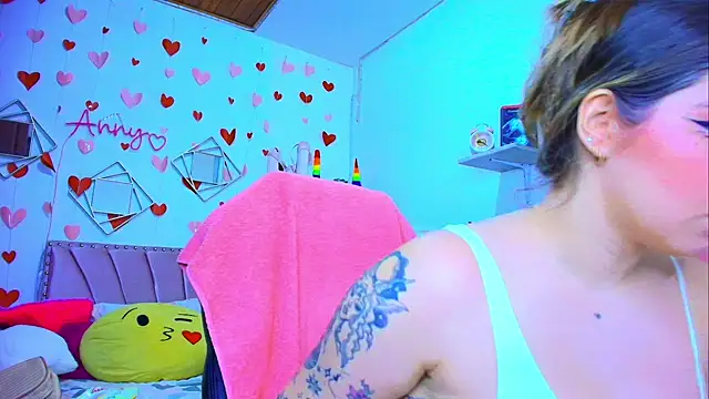 Snapshot of Anny_Hurtado chatting on October 2, 2025, 8:29 am Anny Hurtado online show from October 2, 2025, 8:29 am