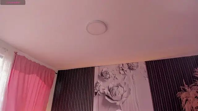 ShaniaDaniels online show from April 4, 2026, 9:43 pm