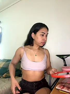 Snapshot of jessens144 chatting on October 1, 2025, 2:43 pm jessens144 online show from October 1, 2025, 2:43 pm