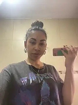 Snapshot of jessens144 chatting on October 8, 2025, 2:57 am jessens144 online show from October 8, 2025, 2:57 am