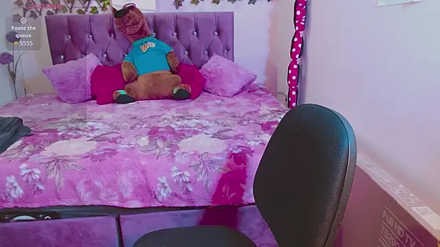 Estrella  sex online show from October 21, 2025, 8:08 pm