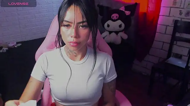 Snapshot of babee_04 chatting on November 6, 2025, 8:13 pm babee 04 online show from November 6, 2025, 8:13 pm