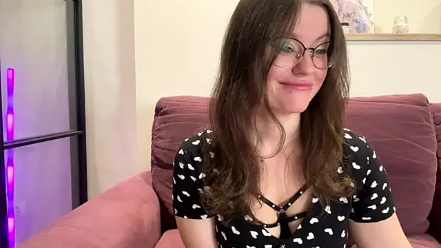 Snapshot of mia_shine_bright_wow chatting on September 9, 2025, 2:43 am mia shine bright wow online show from September 9, 2025, 2:43 am