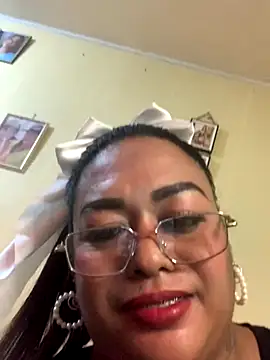 Snapshot of EmmaKantutera chatting on November 13, 2025, 4:16 am EmmaKantutera online show from November 13, 2025, 4:16 am