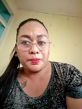 Snapshot of EmmaKantutera chatting on December 19, 2025, 10:56 pm EmmaKantutera online show from December 19, 2025, 10:56 pm