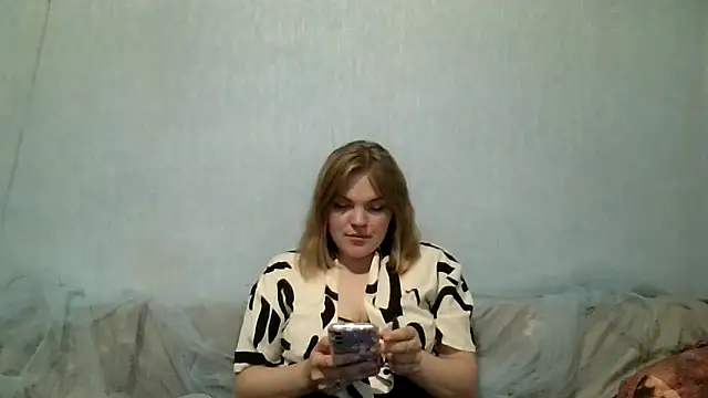 Snapshot of SirWolff chatting on May 19, 2026, 8:38 pm SirWolff online show from May 19, 2026, 8:38 pm