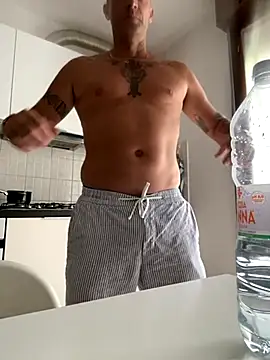 Maurinho3005 online show from September 10, 2025, 8:24 am