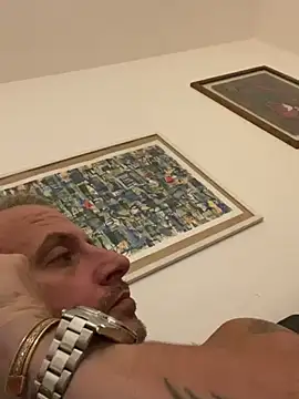 Maurinho3005 online show from October 28, 2025, 11:03 pm