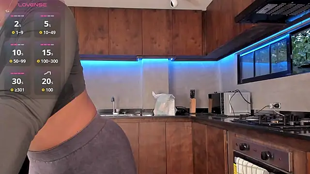 Snapshot of alisonn_moon chatting on October 17, 2025, 10:44 pm alisonn moon online show from October 17, 2025, 10:44 pm