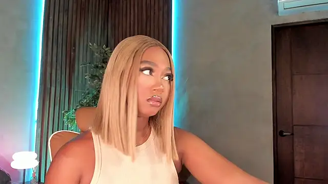 Snapshot of alisonn_moon chatting on November 13, 2025, 10:46 pm alisonn moon online show from November 13, 2025, 10:46 pm