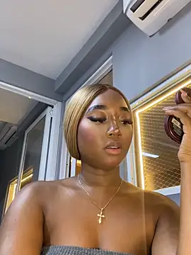 Snapshot of alisonn_moon chatting on November 22, 2025, 11:03 pm alisonn moon online show from November 22, 2025, 11:03 pm