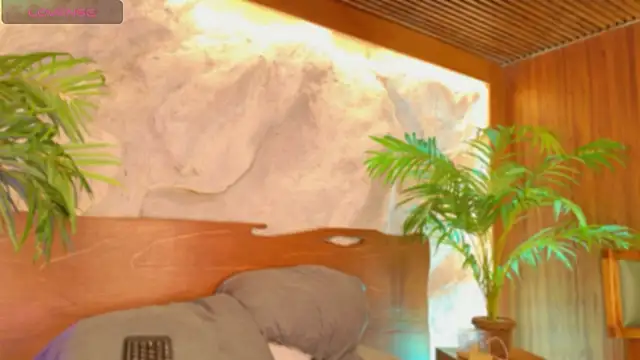 Snapshot of alisonn_moon chatting on April 21, 2026, 1:42 am alisonn moon online show from April 21, 2026, 1:42 am
