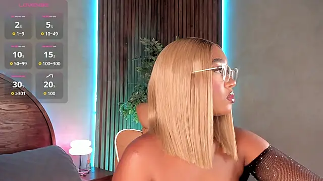 Snapshot of alisonn_moon chatting on November 12, 2025, 10:57 pm alisonn moon online show from November 12, 2025, 10:57 pm