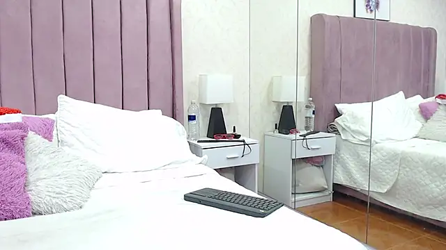 AriannaAdames online show from December 18, 2025, 6:56 pm