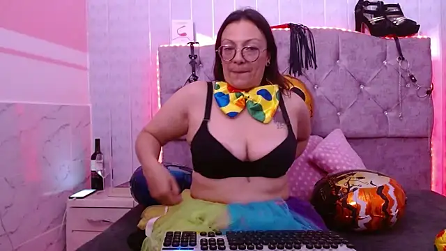 Snapshot of Susanahotsexxx chatting on October 20, 2025, 3:41 am Susanahotsexxx online show from October 20, 2025, 3:41 am