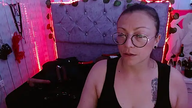 Snapshot of Susanahotsexxx chatting on November 18, 2025, 2:27 am Susanahotsexxx online show from November 18, 2025, 2:27 am