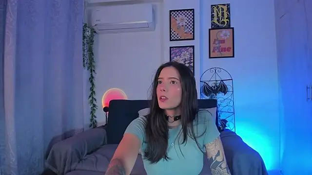 mishelkrave  online show from February 11, 2026, 11:26 pm