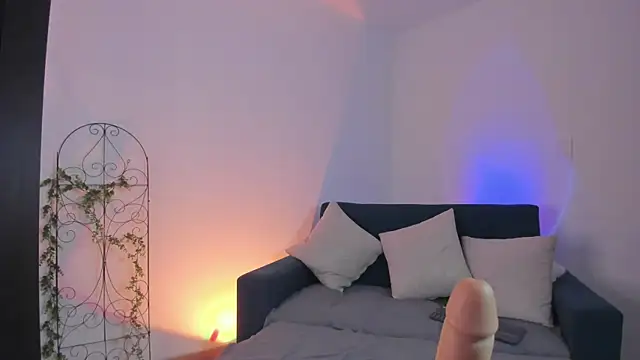 mishelkrave  online show from February 27, 2026, 2:23 am