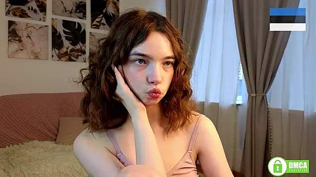 Snapshot of Evi_Brook chatting on November 3, 2025, 11:47 am Evi Brook online show from November 3, 2025, 11:47 am