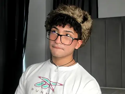 Snapshot of Valentin0_3 chatting on October 26, 2025, 7:58 pm Valentin0 3 online show from October 26, 2025, 7:58 pm