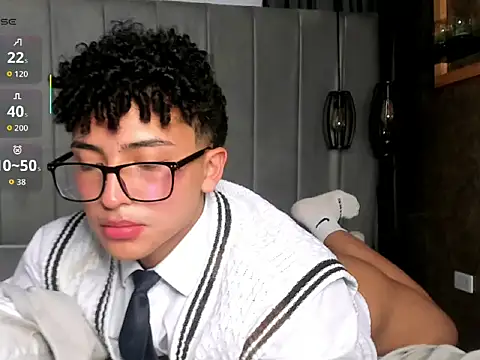 Snapshot of Valentin0_3 chatting on November 11, 2025, 7:41 pm Valentin0 3 online show from November 11, 2025, 7:41 pm