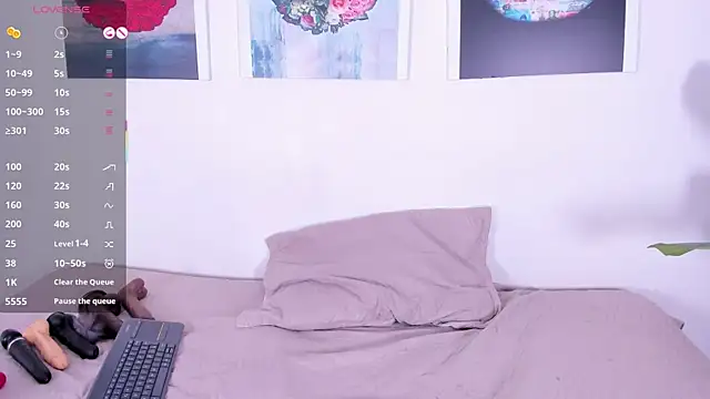 Monika-Ruiz online show from November 15, 2025, 7:40 pm